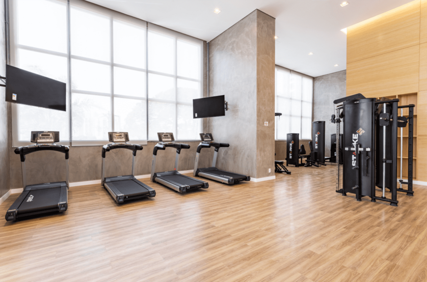 Fitness com 196m² e pé-direito duplo (Foto do local)