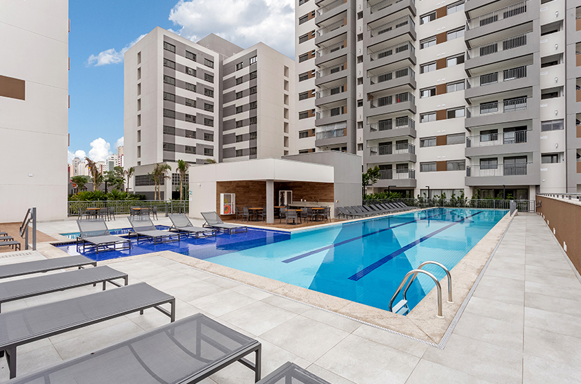 Piscinas infantil e adulto com raia de 25m (Foto do local)